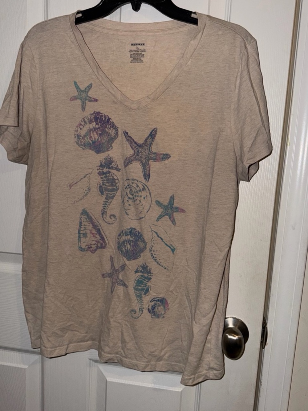 H&M Beige V-Neck Seashell Graphic Tee